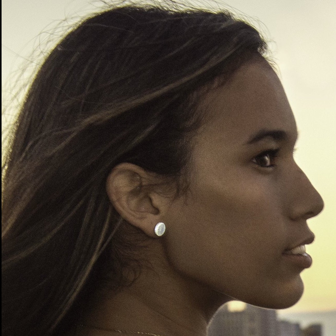 REFLECTIVE SPOTLIGHT EARRINGS, Quick Silver.